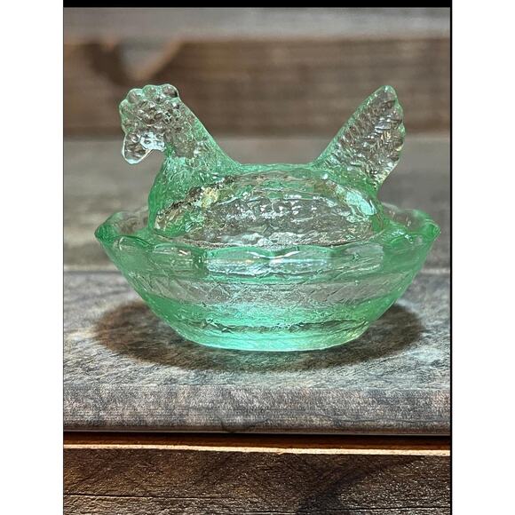 Light Green Mini Glass Hen on Nest | Salt Cellar | Miniatures | Vintage - Picture 1 of 4